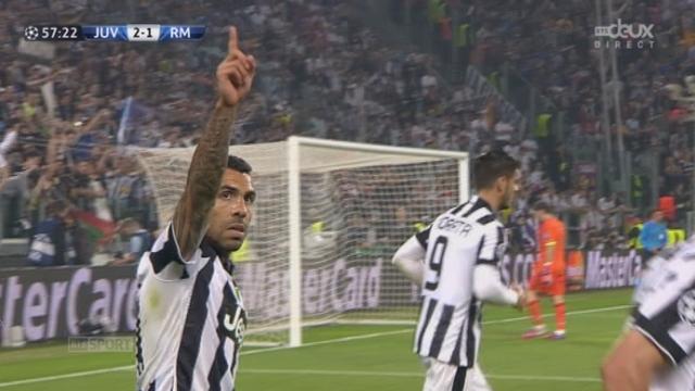 Juventus - Real Madrid (2-1): penalty pour les Turinois! Daniel Carvajal commet la faute sur Carlos Tevez qui le transforme aisément