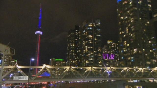 La Tour CN de Toronto aux couleurs françaises