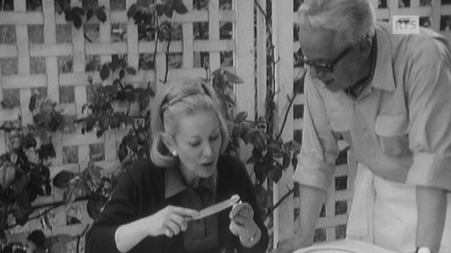 La présentatrice Claude Evelyne et le cuisinier Jacques Montandon en 1969. [RTS]