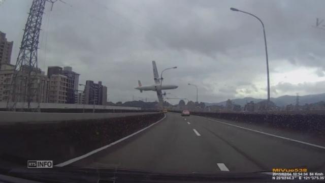 Images amateur de l'avion TransAsia quelques secondes avant le crash