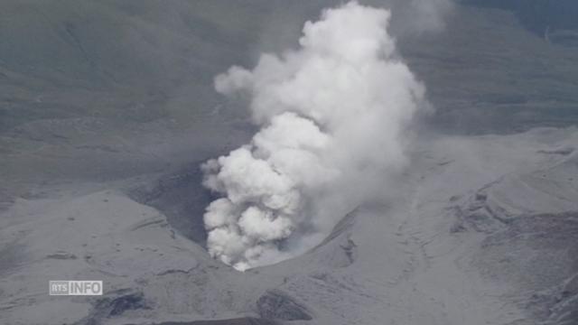 Le mont Aso est entré en éruption au Japon