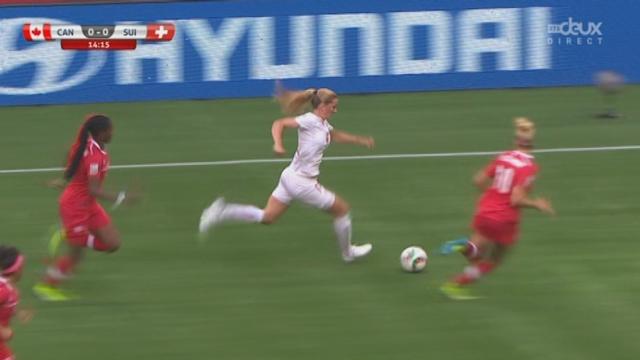 1-8, Canda - Suisse (0-0): grosse occasion manquée par Lara Dickenmann qui loupe complètement sa frappe!