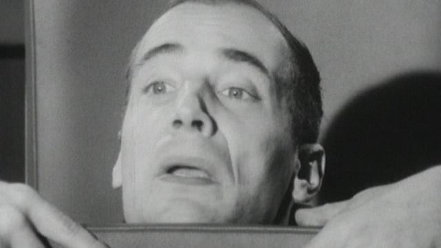 Bernard Haller joue le présentateur de Carrefour en 1964. [RTS]