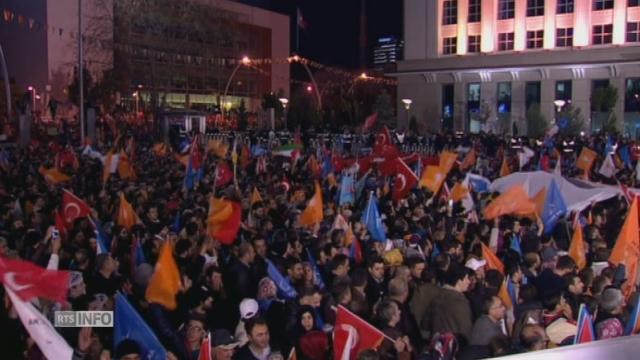 Les partisans de l'AKP font la fête à Ankara