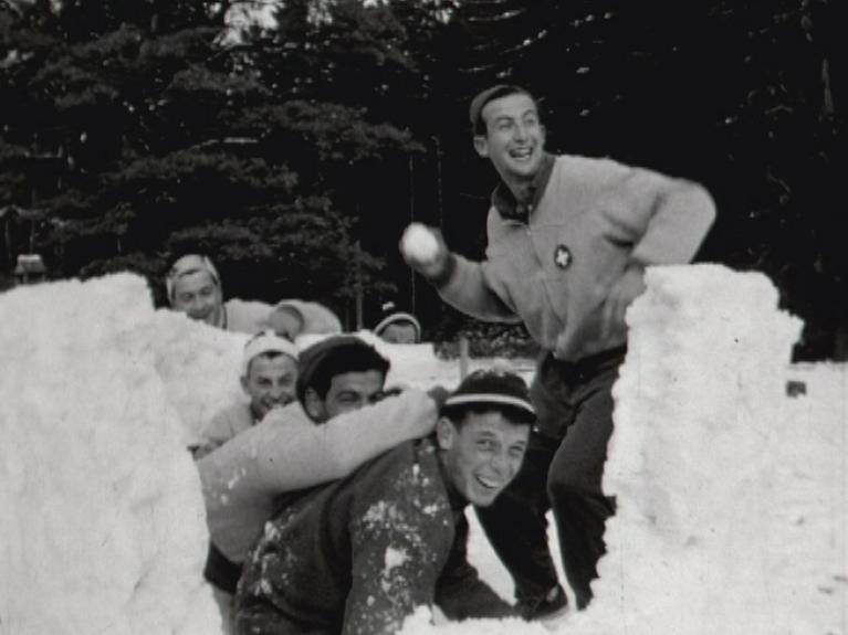 Camp d'entraînement pour l'équipe de ski suisse, Chalet-à-Gobet 1956. [RTS]