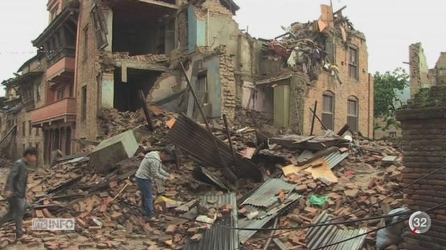 Séisme au Népal: de très nombreux habitants sont toujours sans secours