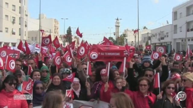 Tunisie - Attentat: des dizaines de milliers de personnes ont défilé à Tunis