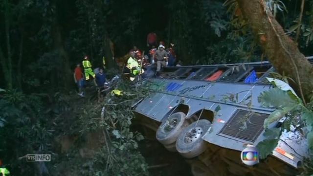 Un bus tombe dans un ravin au Brésil et fait 49 morts