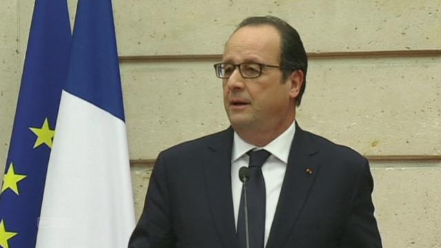 François Hollande rend hommage aux victimes du crash