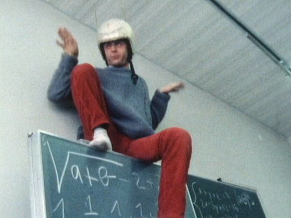 En 1986, Laurent Deshusses en leçon de science, un insecte piquant. [RTS]