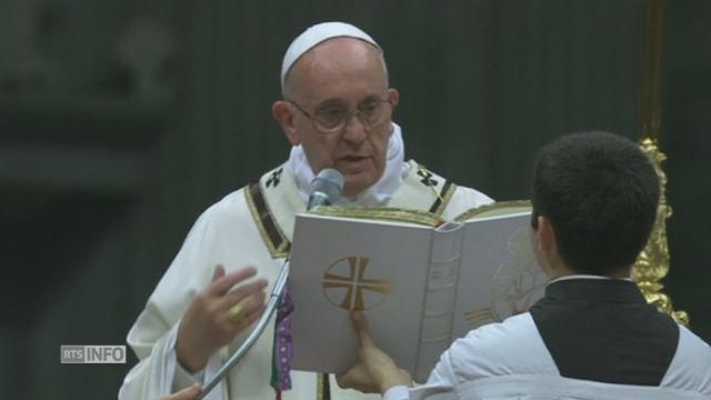 Le pape célèbre la messe de minuit