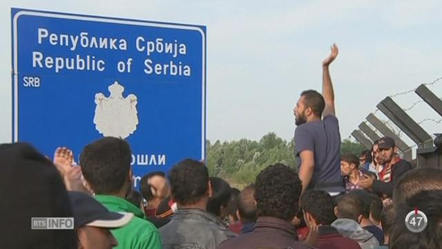 Des migrants ont passé la nuit le long des barbelés de la frontière hongroise