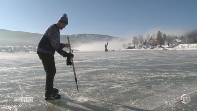 Le lac de Joux est gelé et fait le bonheur des patineurs