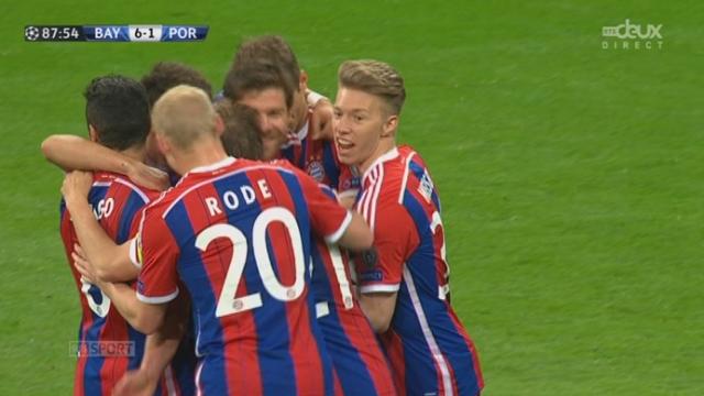 1-4, Bayern Munich - FC Porto (6-1): Xabi Alonso scelle le score à 6-1 sur ce magnifique coup franc