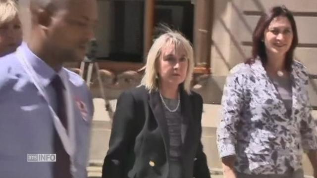 La mère de la victime de Pistorius arrive au tribunal