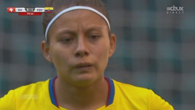 Groupe C, Suisse - Equateur (8-1): deuxième but contre son camp d'Angie Ponce après un cafouillage dans les 16 mètres