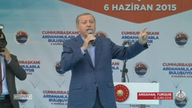 Turquie: le président Erdogan perd la majorité absolue au Parlement