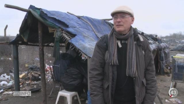 Nouvo: un retraité apporte tous les jours de l'électricité et une connection internet à des migrants