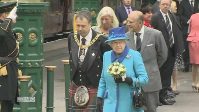 une gare ecossaise par la reine elizabeth ii