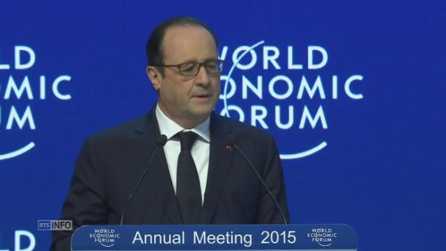 Hollande veut une "réponse globale" au terrorisme