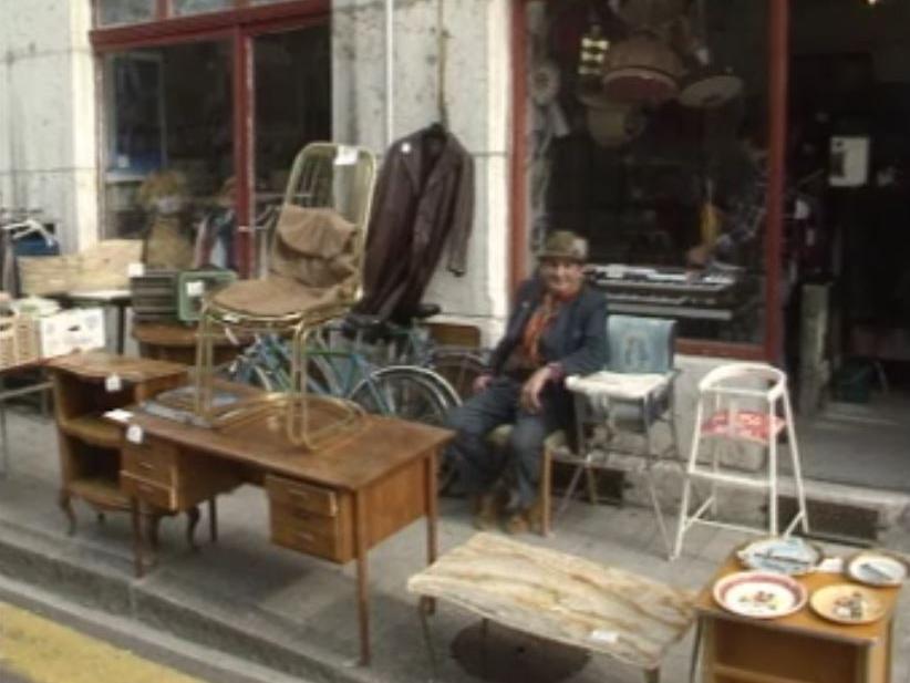 Le quartier des Pâquis à Genève organise un vide-grenier "La rue est à vous".