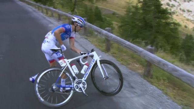 17e étape, Digne-les-Bains - Pra Loup: chute de Thibaut Pino dans un virage qui se remet immédiatement en selle