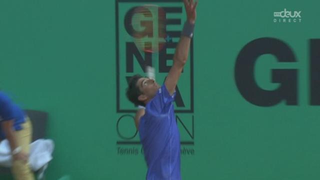 Finale, Joao Sousa - Thomaz Bellucci (6-7): Thomaz Bellucci remporte le premier set au tie-break 7-4