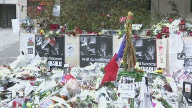 La foule rend hommage aux morts de Charlie Hebdo