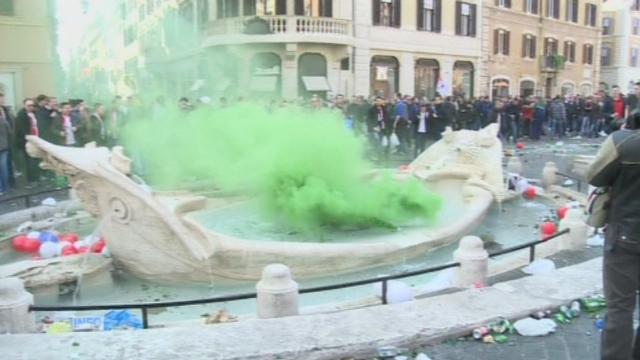 La place d'Espagne de Rome saccagée par des hooligans