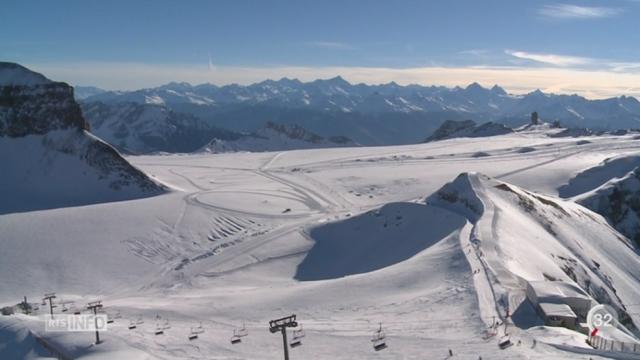 VD: les skieurs doivent monter très haut pour trouver de la neige