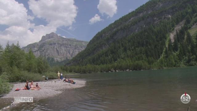 Canicule - VS: Derborence, avec ses lacs naturels et sa fraîcheur, attire de nombreux touristes et citadins