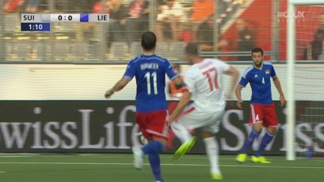 Suisse - Liechtenstein. Première occasion pour l' équipe de Suisse à la 51s de jeu qui malheureusement trouve la transversal.