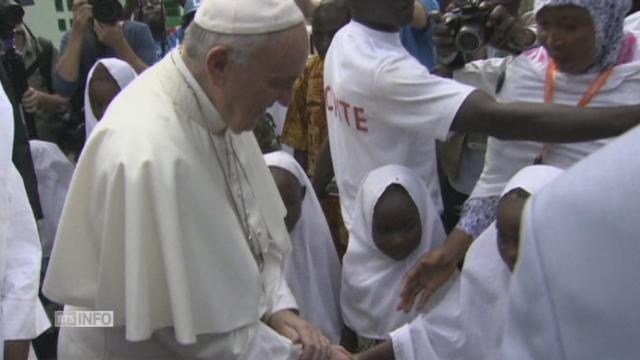 Le pape François visite la mosquée de Bangui