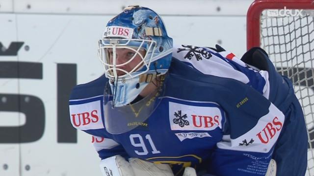 Jokerit Helsinki – HC Davos (4-2) : Peter Regin offre le but du break à son équipe avec l'aide du gardien davosien