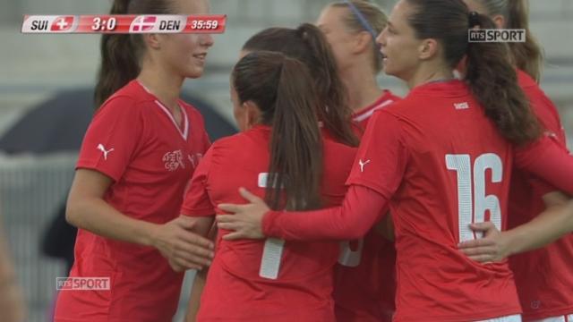 Match amical, Suisse - Danemark (3-0): Bel échange entre les Suissesses qui permet à Romana Bachmann d'inscrire un 3e but