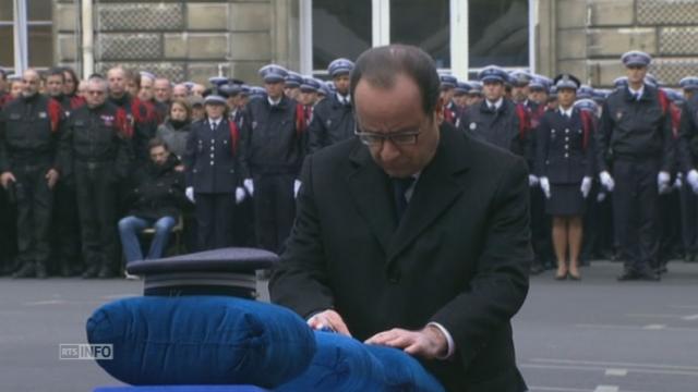 Cérémonie d'hommage aux policiers tués dans les attaques parisiennes