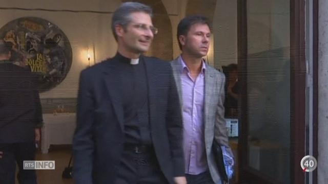 Un prêtre gay a été démis de ses fonctions