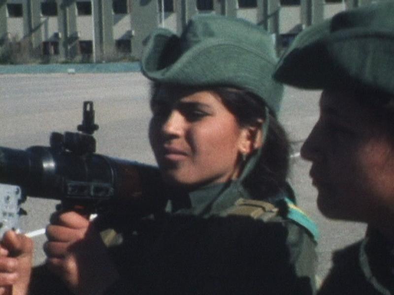 Tripoli, 1986. Femmes officiers en formation à l'Académie militaire féminine. [RTS]