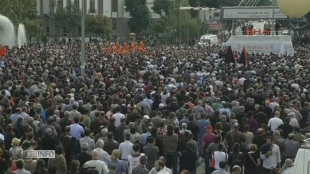Des milliers de personnes à Ankara en hommage aux victimes