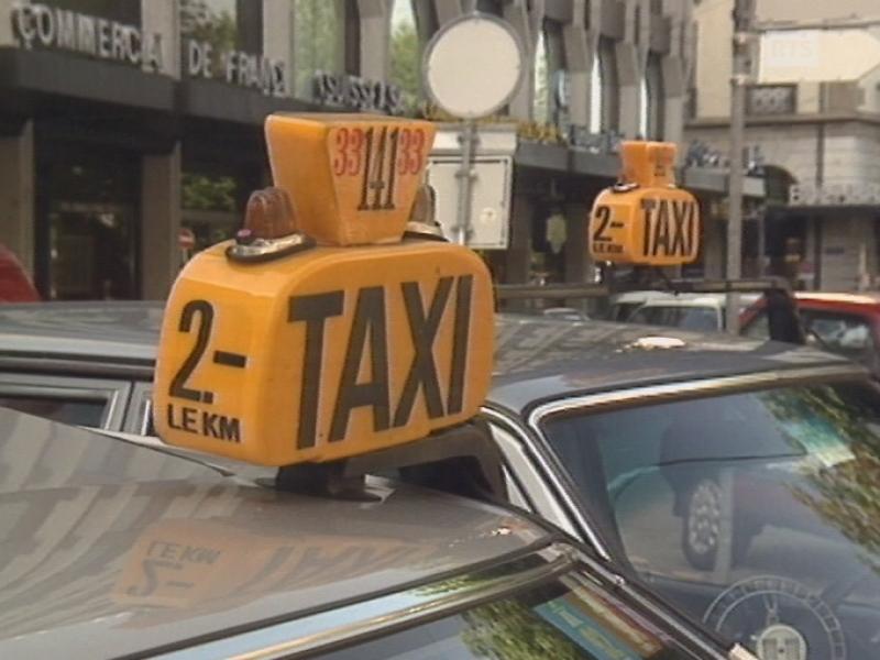 Voitures taxis en 1992 en ville de Genève. [RTS]
