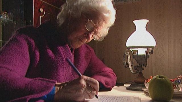 Marie Faivre, une retraitée écrivaine en 2000. [RTS]