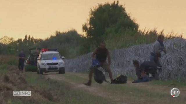 Hongrie: malgré le mur, les migrants essayent de passer la frontière