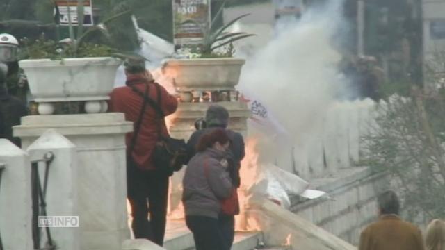 Accrochages entre manifestants et policiers à Athènes