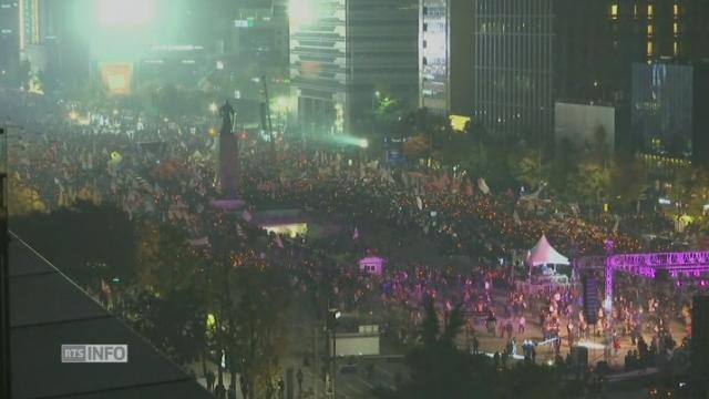 Des milliers de policiers déployés à Séoul lors d'une manifestation de masse contre la présidente