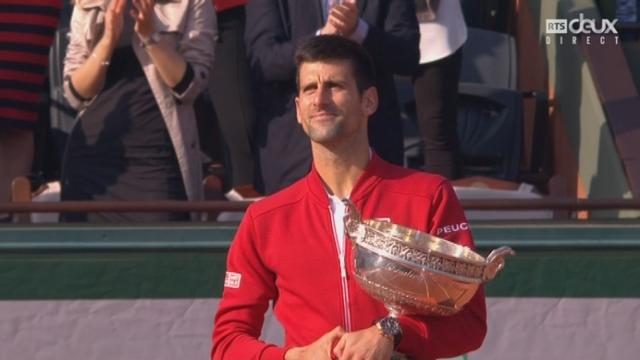 Finale, N. Djokovic (SRB) - A. Murray (GBR) (3-6, 6-1, 6-2, 6-4): l’émotion du Serbe lors de la remise du trophée