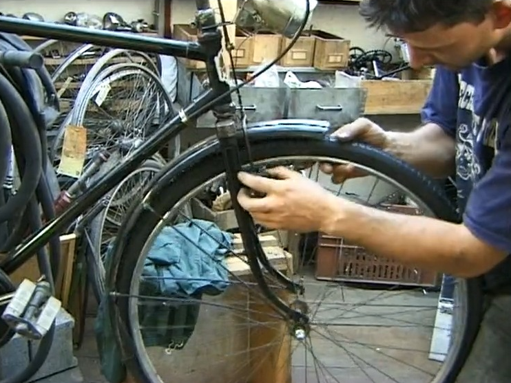 L'atelier de réparation de vélos Péclot 13.