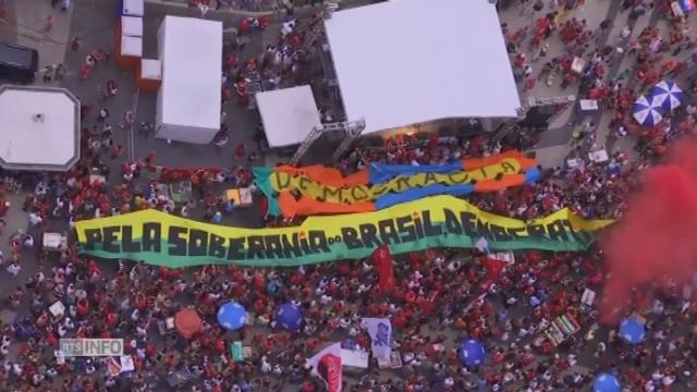 Des milliers de Brésiliens se mobilisent pour leur présidente