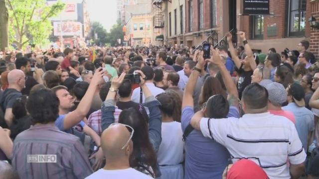 Hommage à New York après la tuerie d'Orlando