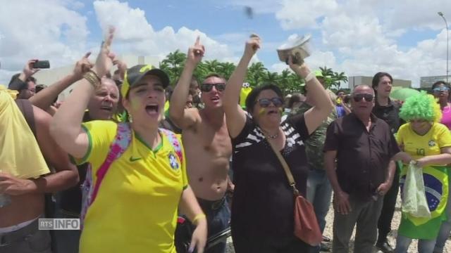 La population brésilienne manifeste à Brasilia contre l'actuelle présidente Dilma Rousseff et l'ex-président Lula nommé ministre