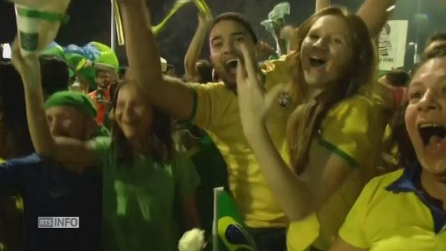 Scènes de joie dans les trois grandes villes du Brésil après le vote en faveur de la destitution de Dilma Rousseff